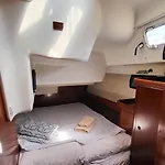 Botel Yacht Oceanis Clipper
