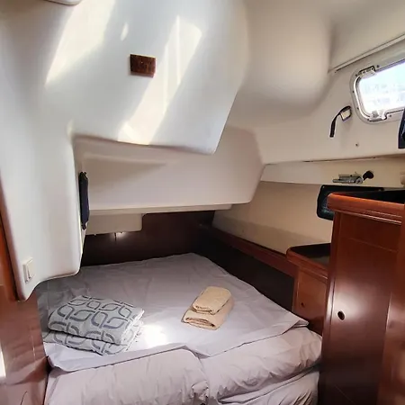 Hotel en barco Yacht Oceanis Clipper