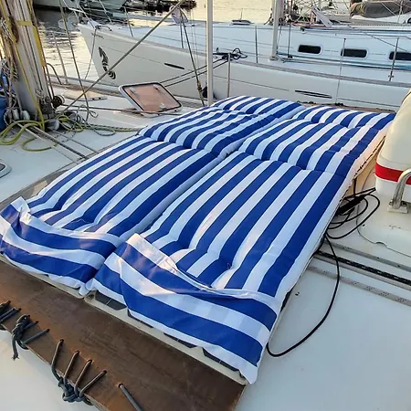 Yacht Oceanis Clipper Hotel en barco