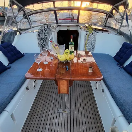 Hotel en barco Yacht Oceanis Clipper Las Galletas