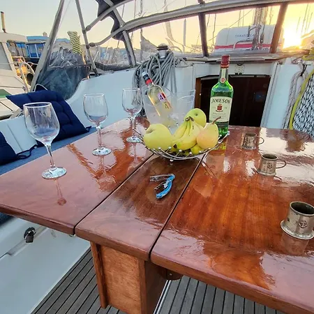 Hotel en barco Yacht Oceanis Clipper *